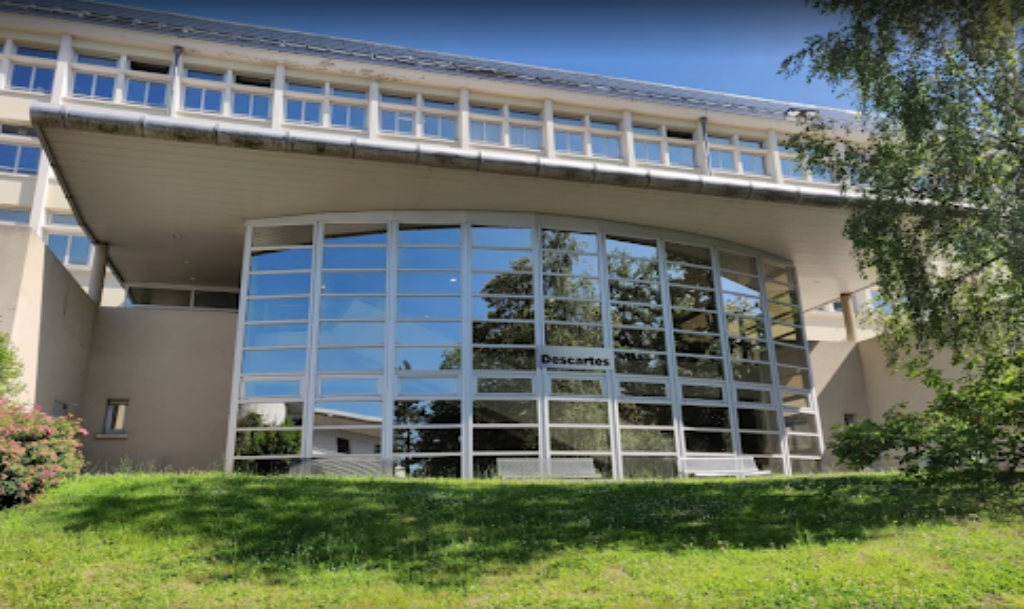 Le bâtiment de où se trouve le laboratoire.